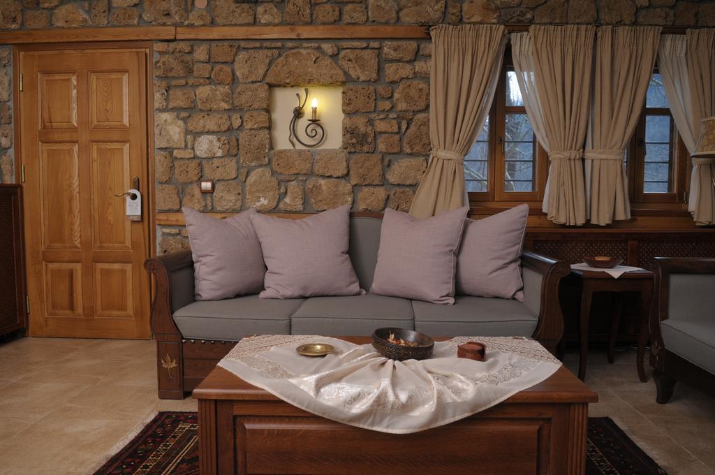 Roes Suites Káto Loutrákion Exteriér fotografie