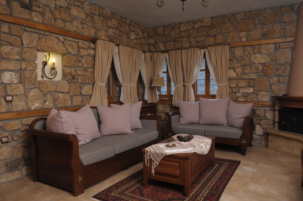 Roes Suites Káto Loutrákion Exteriér fotografie