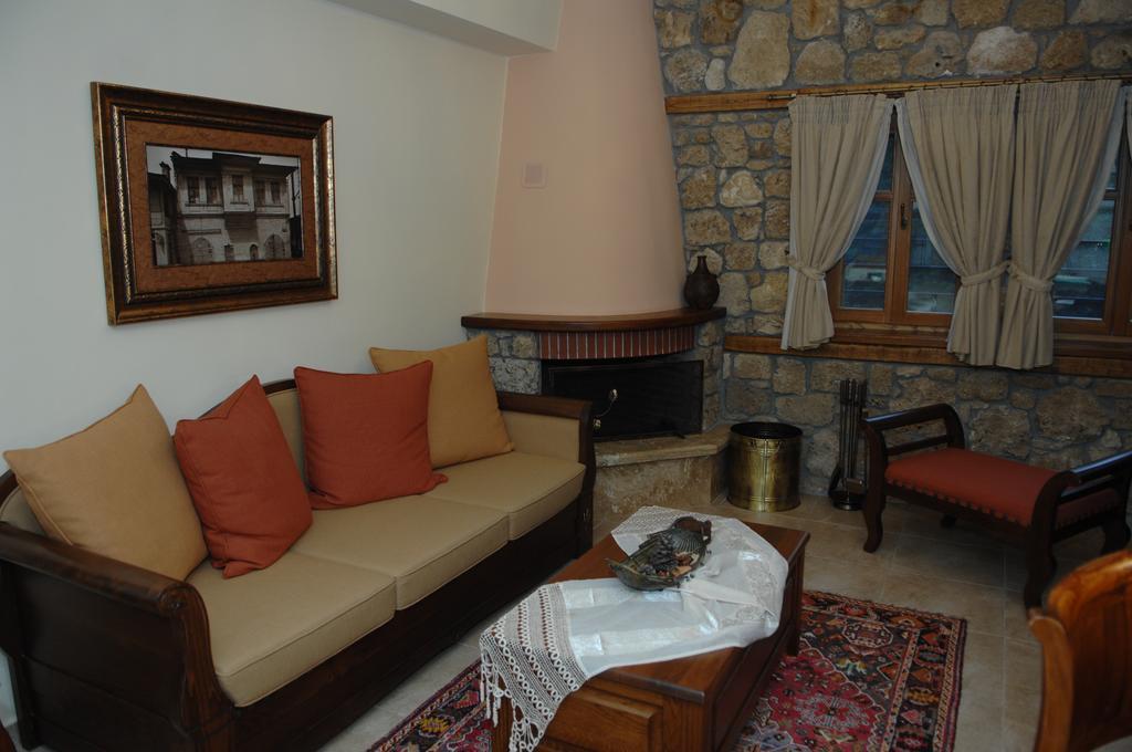 Roes Suites Káto Loutrákion Exteriér fotografie